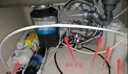 客戶說裝了一臺凈水器，比我的便宜！看到實(shí)物我忍不住笑了！